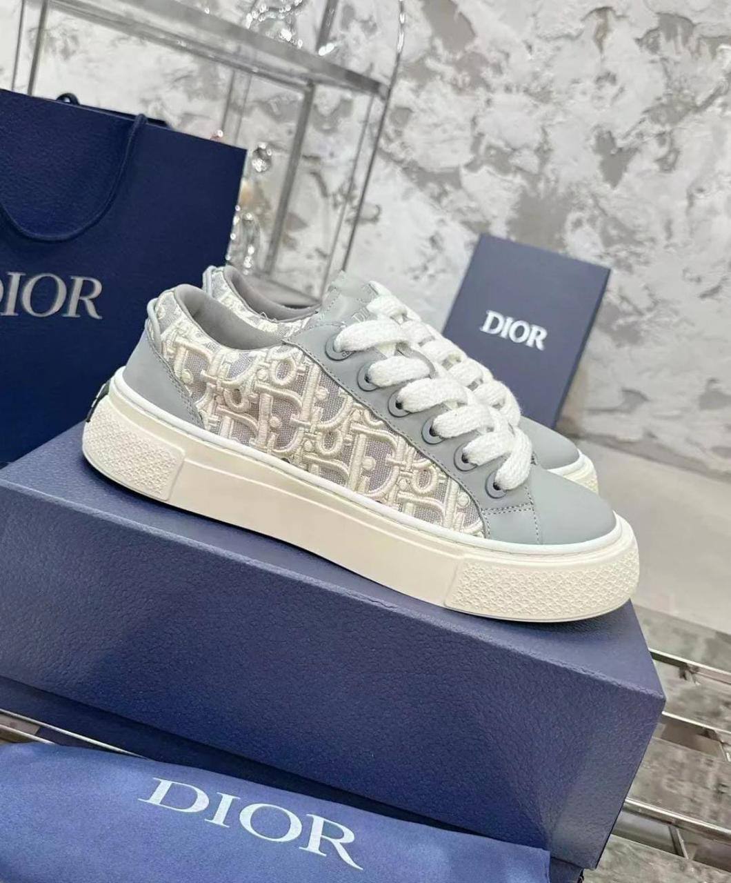 DIOR SHOES 
GOOD QUALITY 
Size 36 TO 41 
110 dhs🪙🌨️

Zain40
♥️♥️♥️