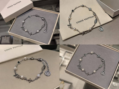 Lv Bracelet
Master quality 

*45* AED normal box 📦 
*60* AED Original box 🗃️

Zain48
♥️♥️♥️