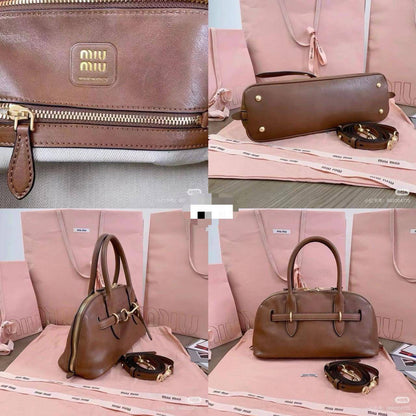 🌷 Miumiu Aventure
Size : 24 * 12 * 19  cm
85 dhs🪙🌺

Zain115
♥️♥️♥️