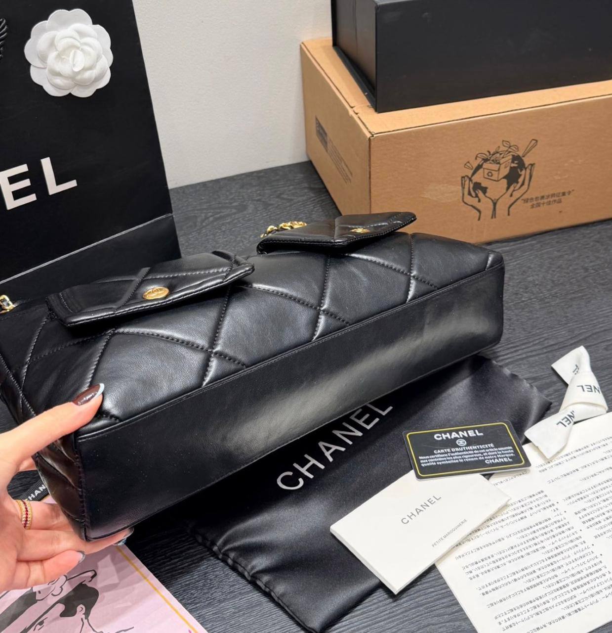 CHANEL NEW CAME 
HIGH QUALITY 
110 dhs🇦🇪🇦🇪
Size:38cm

Zain295
♥️♥️♥️