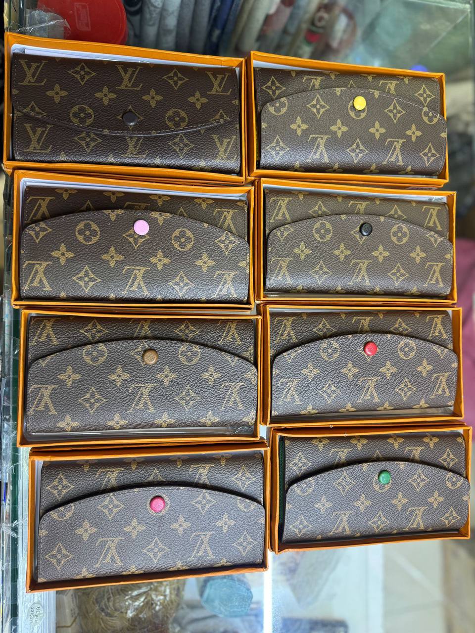 LV Ladies wallet

With box
🎁🎁🎁

40 dhs✅
Good quality

Zain93
♥️♥️♥️