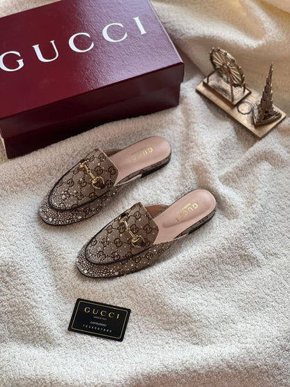 New. Gucci shoes 

   Size  .  36.  to 41

115 dhs🪙💚

Zain80
♥️♥️♥️