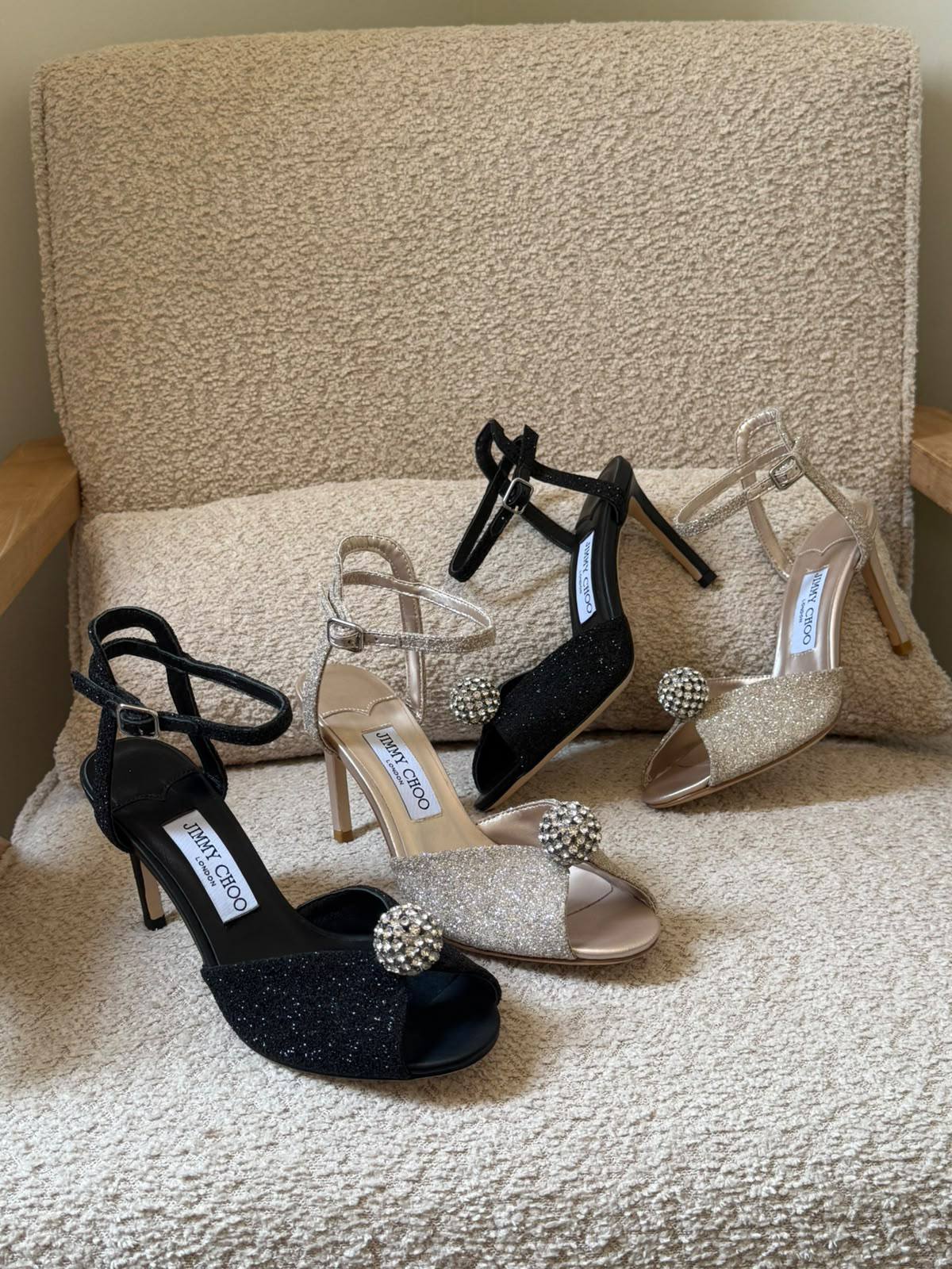 Jimmy choo

𝐒𝐢𝐳𝐞𝐬: 𝟑𝟔 — 𝟒𝟏
500 dhs🇦🇪🇦🇪

Zain298
♥️♥️♥️