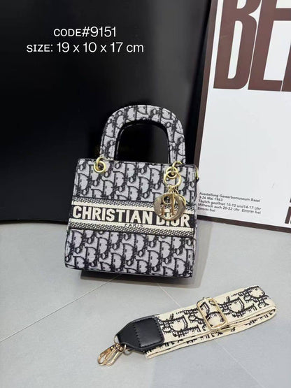 CHRISTIAN LADY DIOR
ᴄᴀɴᴠᴀs ᴍᴀᴛᴇʀɪᴀʟ
ɢᴏʟᴅ ʜᴀʀᴅᴡᴀʀᴇ
ᴡɪᴛʜ ʟᴏɴɢ ᴡᴇʙ sᴛʀᴀᴘ
sɪᴢᴇ : 19 cm

75 dhs🪙🌨️

Zain31
♥️♥️♥️
