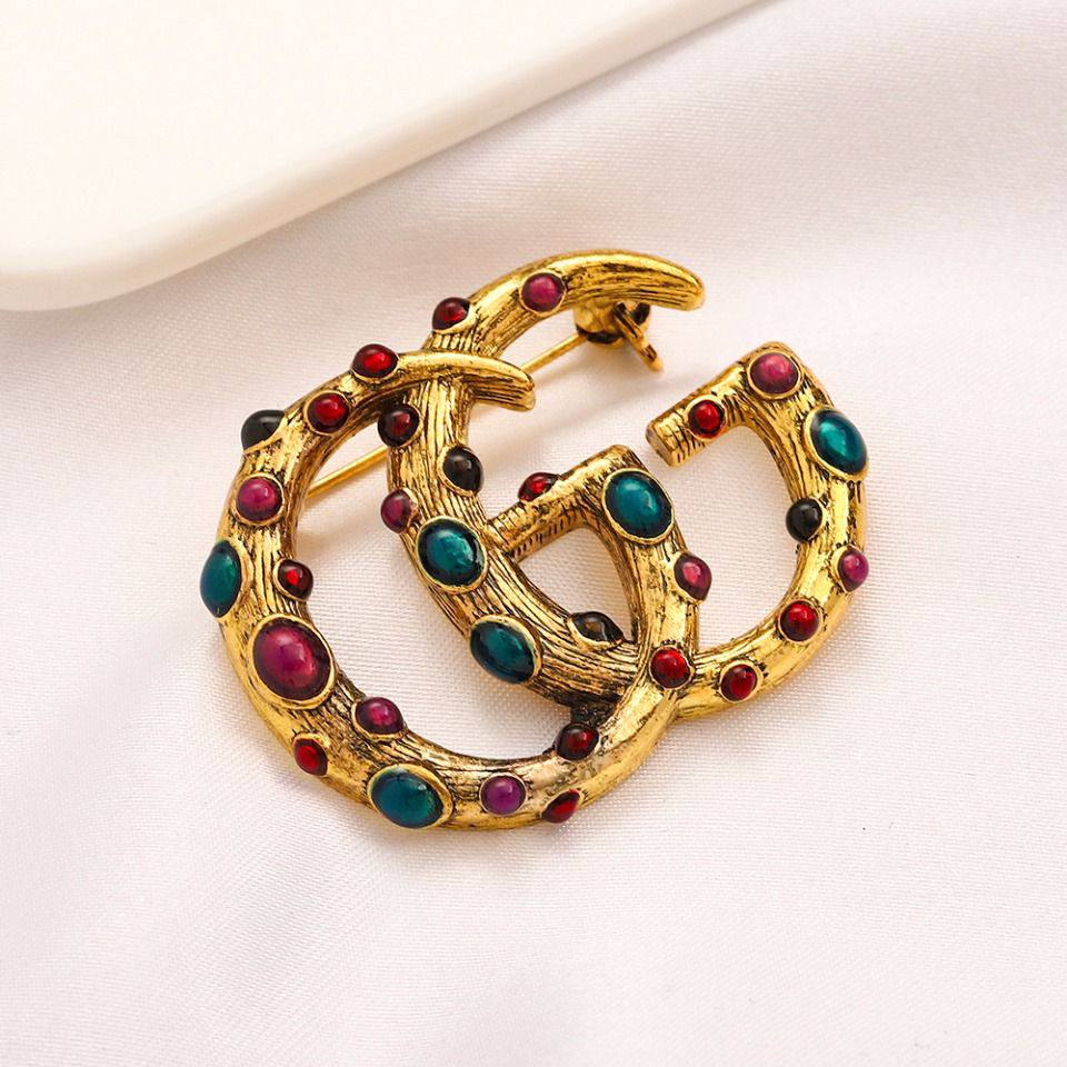 New arrival branded Brooches 
30 dhs🪙🌨️
40 dhs🪙🌨️

pc with branded box and paper bag🎁🎁🎁

Zain243
♥️♥️♥️