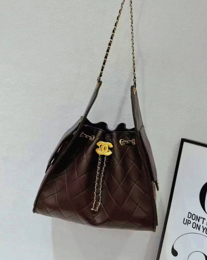 CHANEL 
GOOD QUALITY 
120 dhs✅
28cm

Zain39
♥️♥️♥️