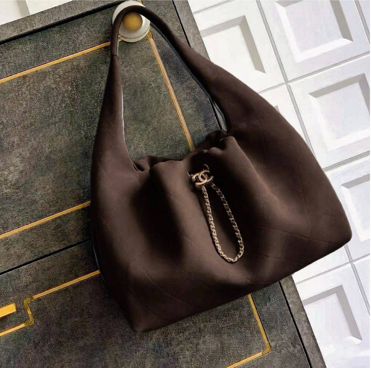 CHANEL 
NEW CAME 
HIGH QUALITY 
115 dhs🇦🇪

Zain39
♥️♥️♥️