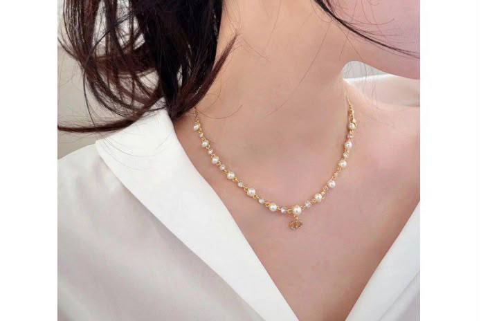 Dior set* ☘️
Necklace 
Bracelet 
Master quality 🍂

*110* AED normal box 📦 
*130* AED master box 🗃️

Zain48
♥️♥️♥️