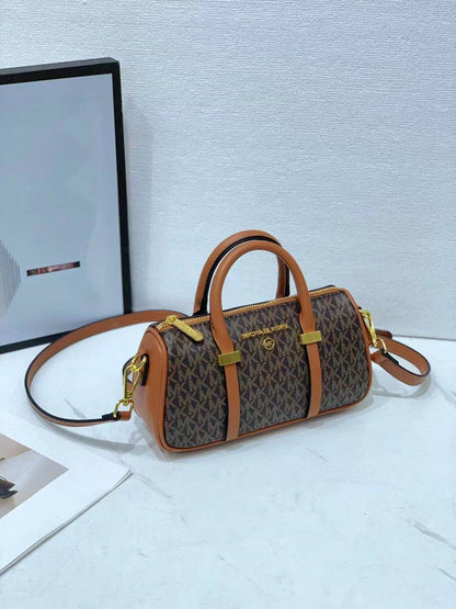 Mk 
90 dhs✅
with box
size 22×7×12cm

Zain213
♥️♥️♥️