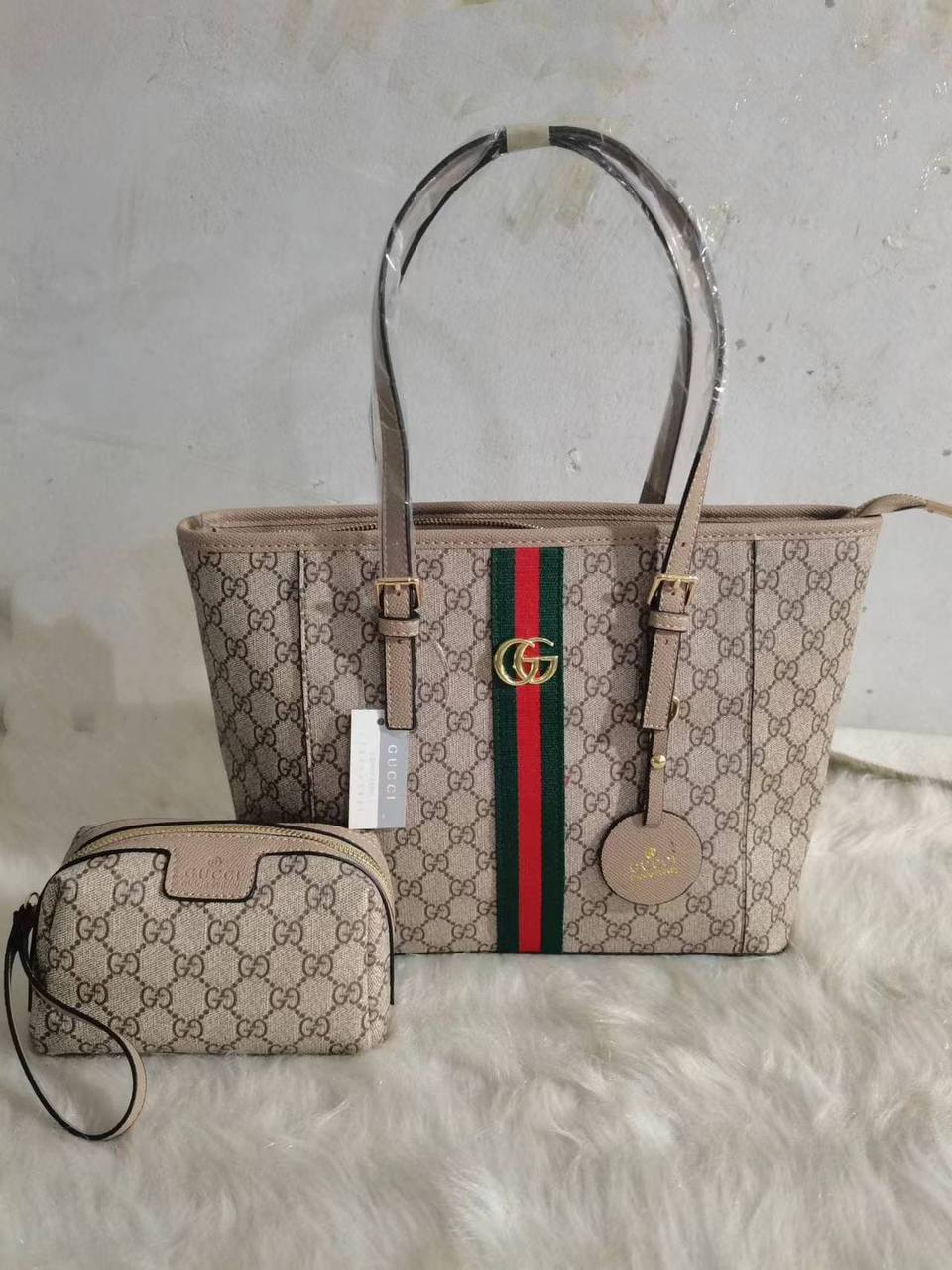 Gucci
2 in 1
70 dhs🇦🇪🇦🇪

Zain50
♥️♥️♥️