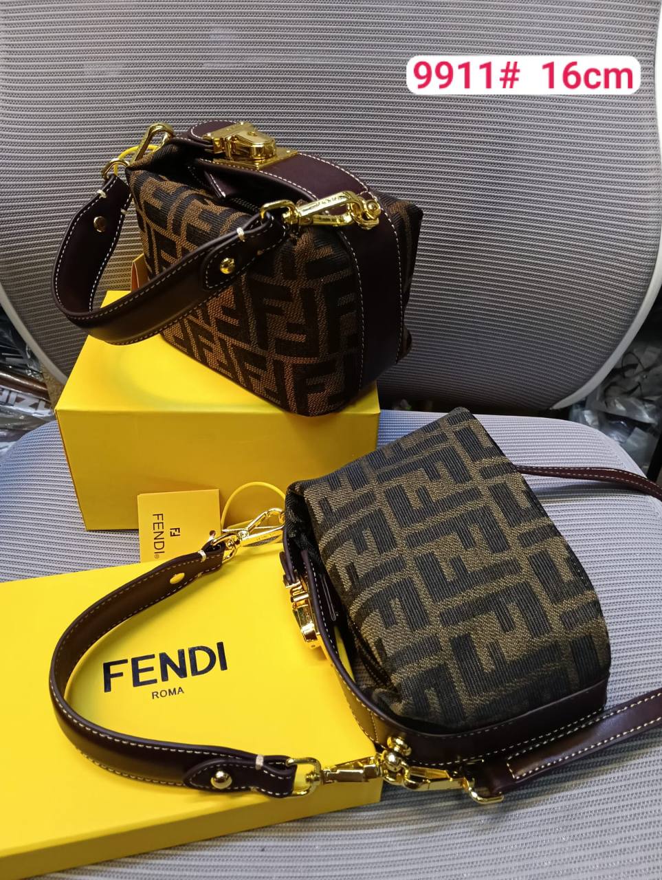 Fendi
95 dhs🇦🇪🇦🇪
with box
size 16cm

Zain26
♥️♥️♥️