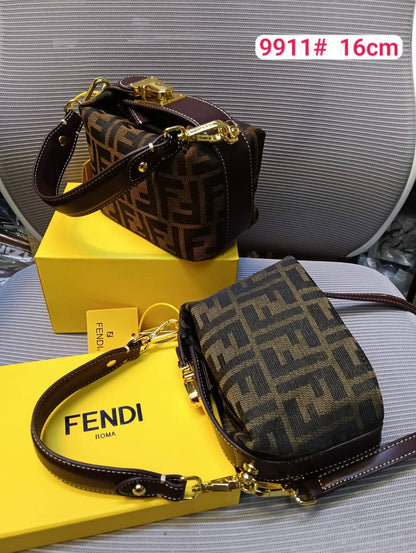 Fendi
95 dhs🇦🇪🇦🇪
with box
size 16cm

Zain26
♥️♥️♥️