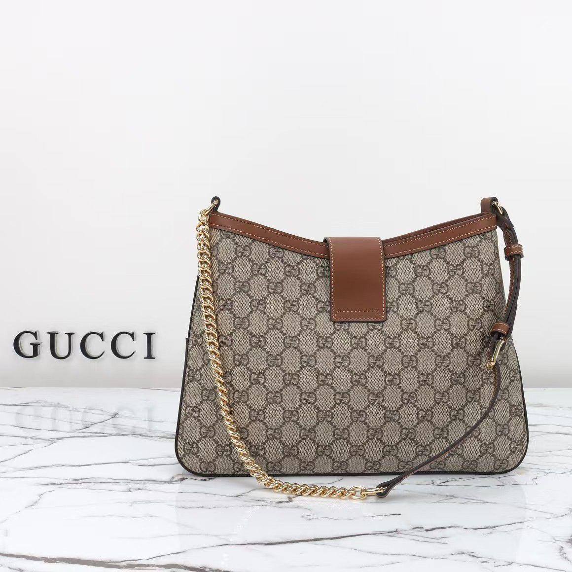 GUCCI 
GOOD QUALITY WITH BOX 
110 dhs🇦🇪🇦🇪

Zain295
♥️♥️♥️