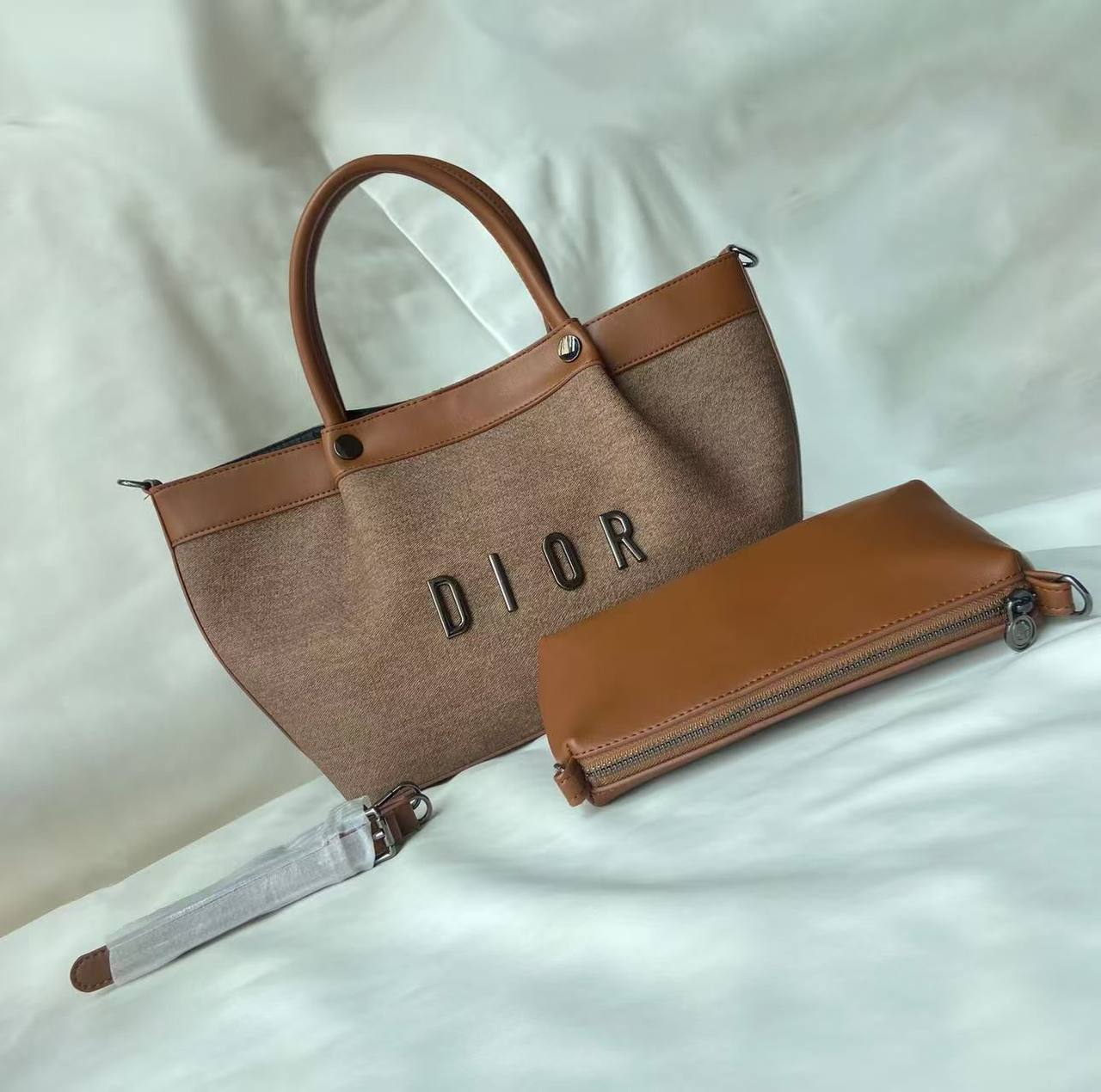 Dior
110 dhs✅

Zain143
♥️♥️♥️