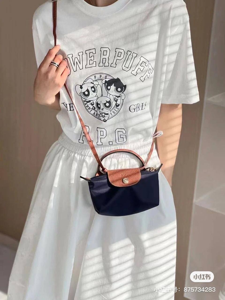 Longchamp 

17 cm 
60 dhs🇦🇪🇦🇪

Zain17
♥️♥️♥️