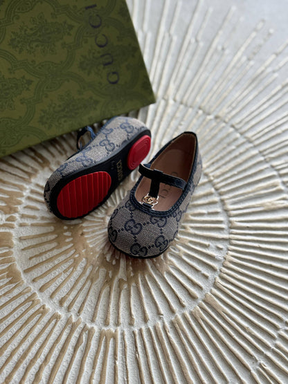 New collection{}
Brand:Gucci
 Super master quality 😍
Size:21To28
250 dhs🪙🌨️

Zain261
♥️♥️♥️