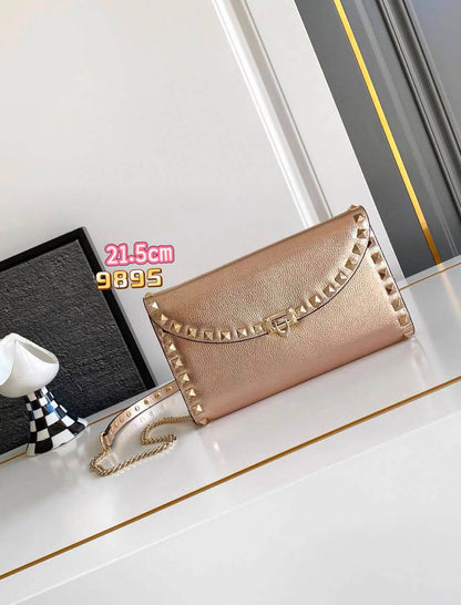 Valentino
110 dhs✅
High-quality with box

Zain35
♥️♥️♥️