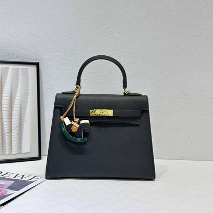 Hermes

with box
🎁🎁🎁

105 dhs💓

Zain143
♥️♥️♥️