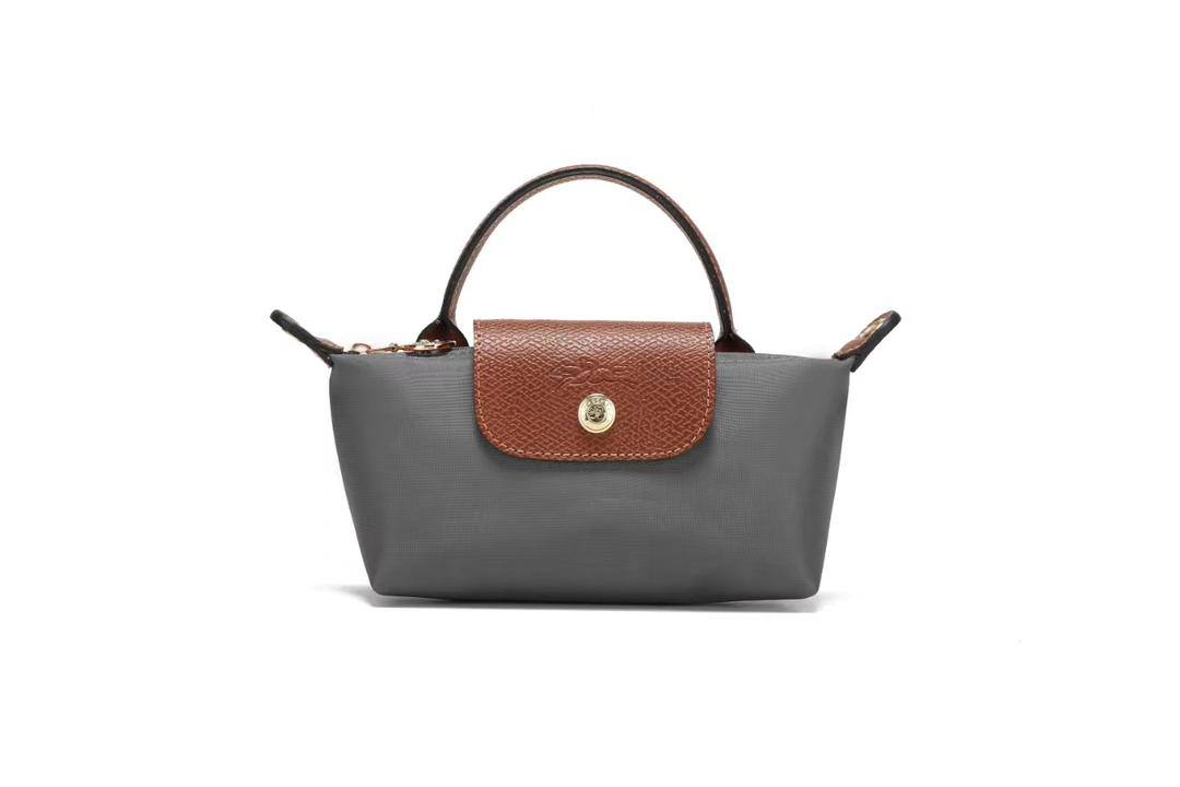 Longchamp
BIG
70 dhs❣️
size 46×19×30cm
Medium
60 dhs❣️
size 36×24×14cm
SMALL
50 dhs❣️
size 20×8.5×14cm

Zain41
♥️♥️♥️