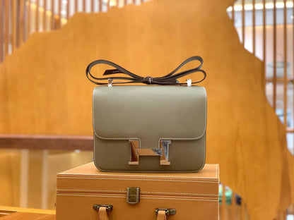 Hermes
110 dhs🇦🇪🇦🇪
With box
Size23cm

Zain219
♥️♥️♥️