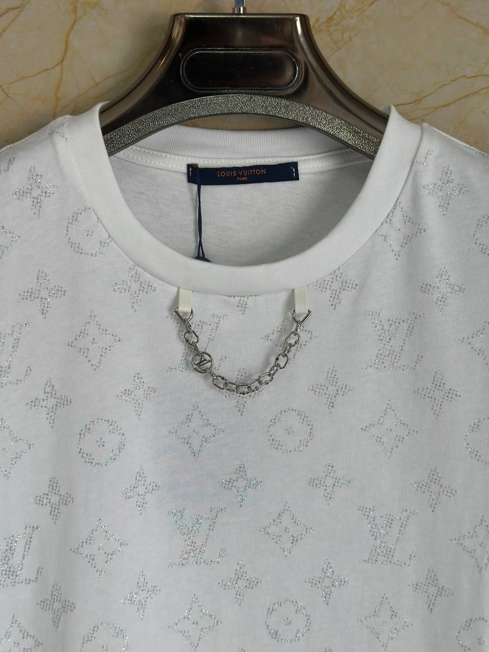LV
Women’s Tshirt 
Master Quality 
SML
250 dhs🇦🇪🇦🇪

Zain176
♥️♥️♥️