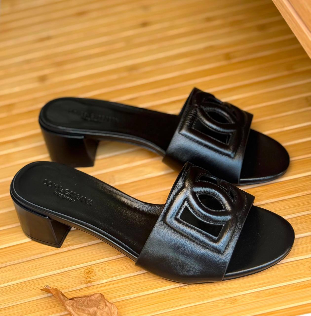 D&G
AAA Quality
*𝘿𝙤𝙡𝙘𝙚 & 𝙂𝙖𝙗𝙗𝙖𝙣𝙖*
𝗦𝗶𝘇𝗲 𝟯𝟲 𝘁𝗼 𝟰𝟭 
450 dhs✅

Zain303
♥️♥️♥️