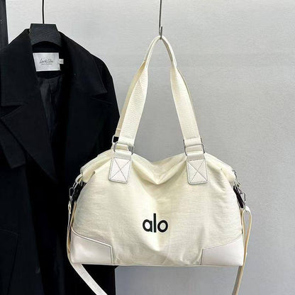 🥇 ALO  Fitness bag
Good quality 
Size : 45 * 16 * 30 cm
65 dhs💓

Zain115
♥️♥️♥️