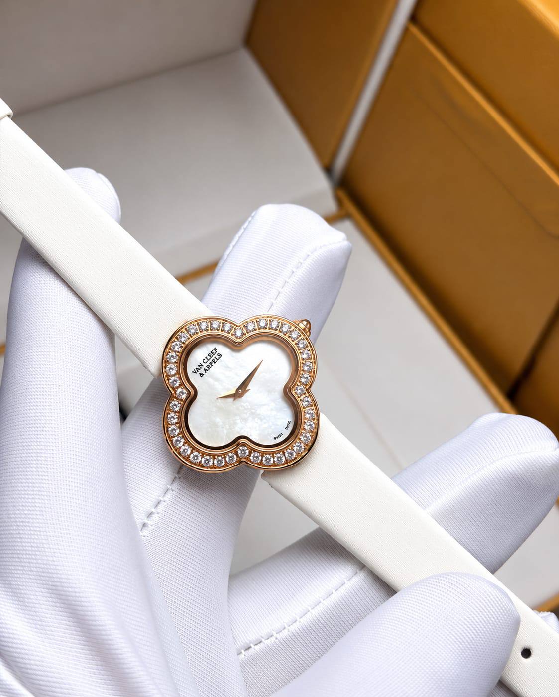 Vancleef watch for ladies good quality 
230 dhs✅

Zain59
♥️♥️♥️