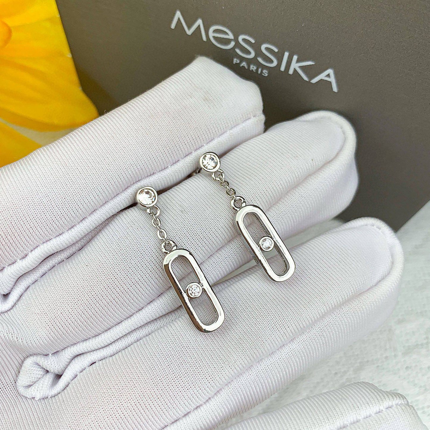 Messika Earrings* 🎗️
Master quality 

45  AED normal box 📦

Zain48
♥️♥️♥️