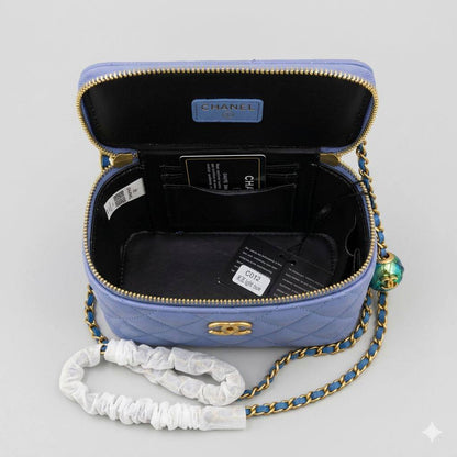 CHANEL Vanity Bag
With Logo Ball Adjustable
Gold chain Leather strap
With Box
🎁🎁🎁

Size : 17 cm

85 dhs✅

Zain239
♥️♥️♥️