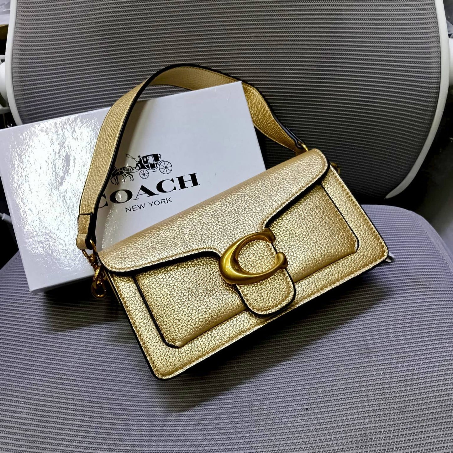 Coach

100 dhs🇦🇪

with box

size 22cm

Zain26
♥️♥️♥️