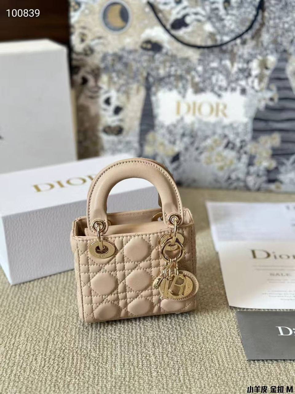 DIOR MICRO BAG 
Master✅✅
13CM 
230 dhs🇦🇪🇦🇪
WITH BOX 

Zain131
♥️♥️♥️