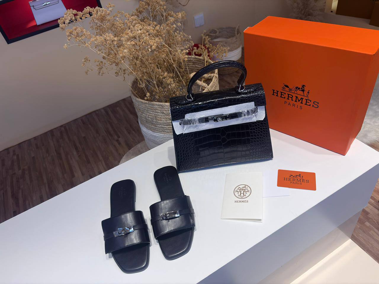 Hermes Set
Size 36-41
Full Set 190 dhs💓

Slipper 100 dhs💓
Bag 110 dhs💓

Zain132
Zain136
♥️♥️♥️