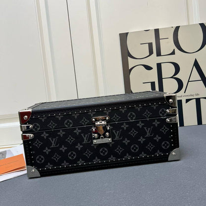 LV Box
Jewelry Box Matster quality 
690 dhs❣️

Zain228
♥️♥️♥️