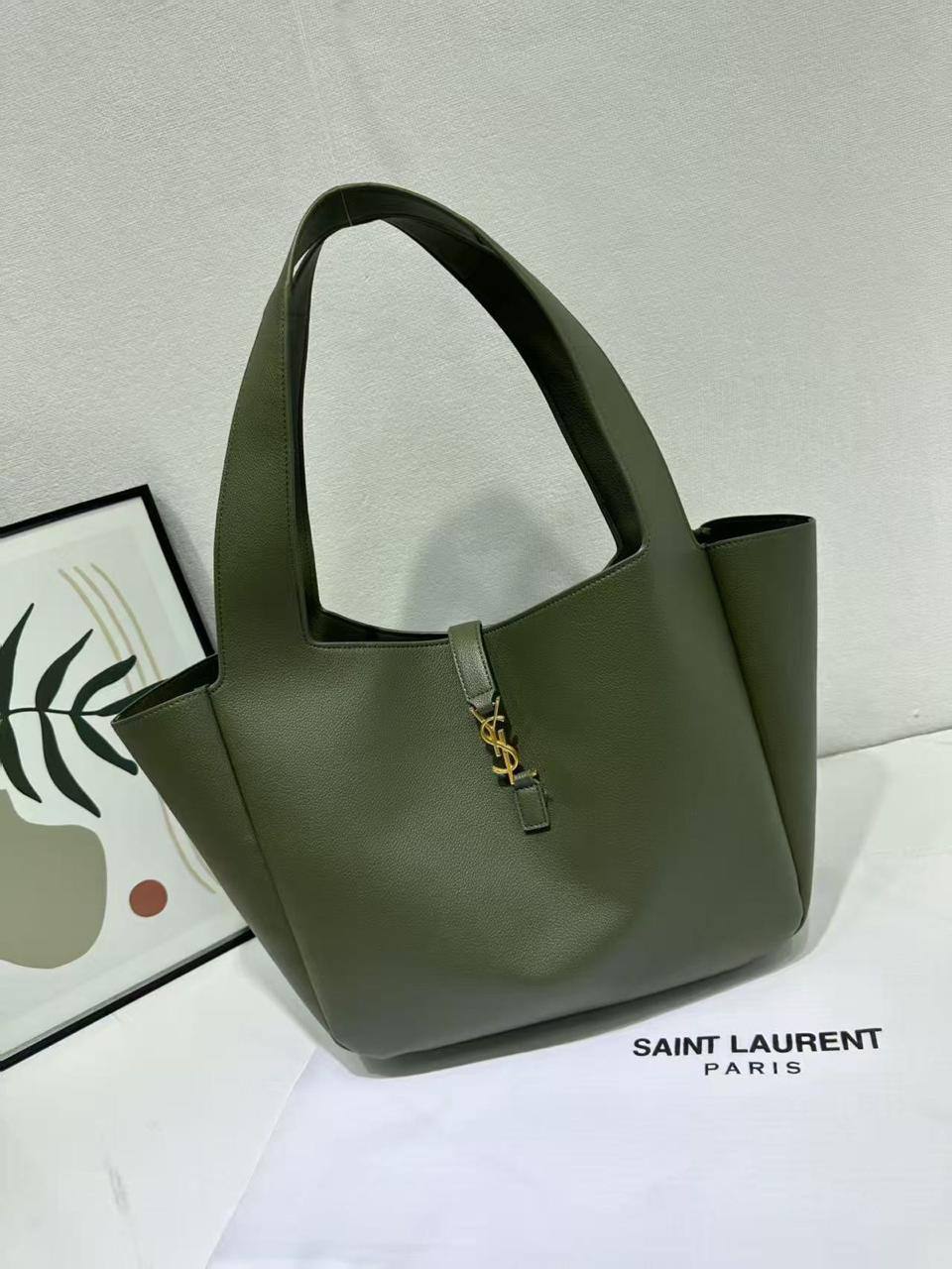 ❤️ YSL BEA
1️⃣ Frist quality
Size: 33 * 29  cm
115 dhs❣️

Zain115
♥️♥️♥️