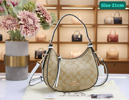 Coach
Good quality 

with box 
🎁🎁🎁

95 dhs✅

Zain186
♥️♥️♥️