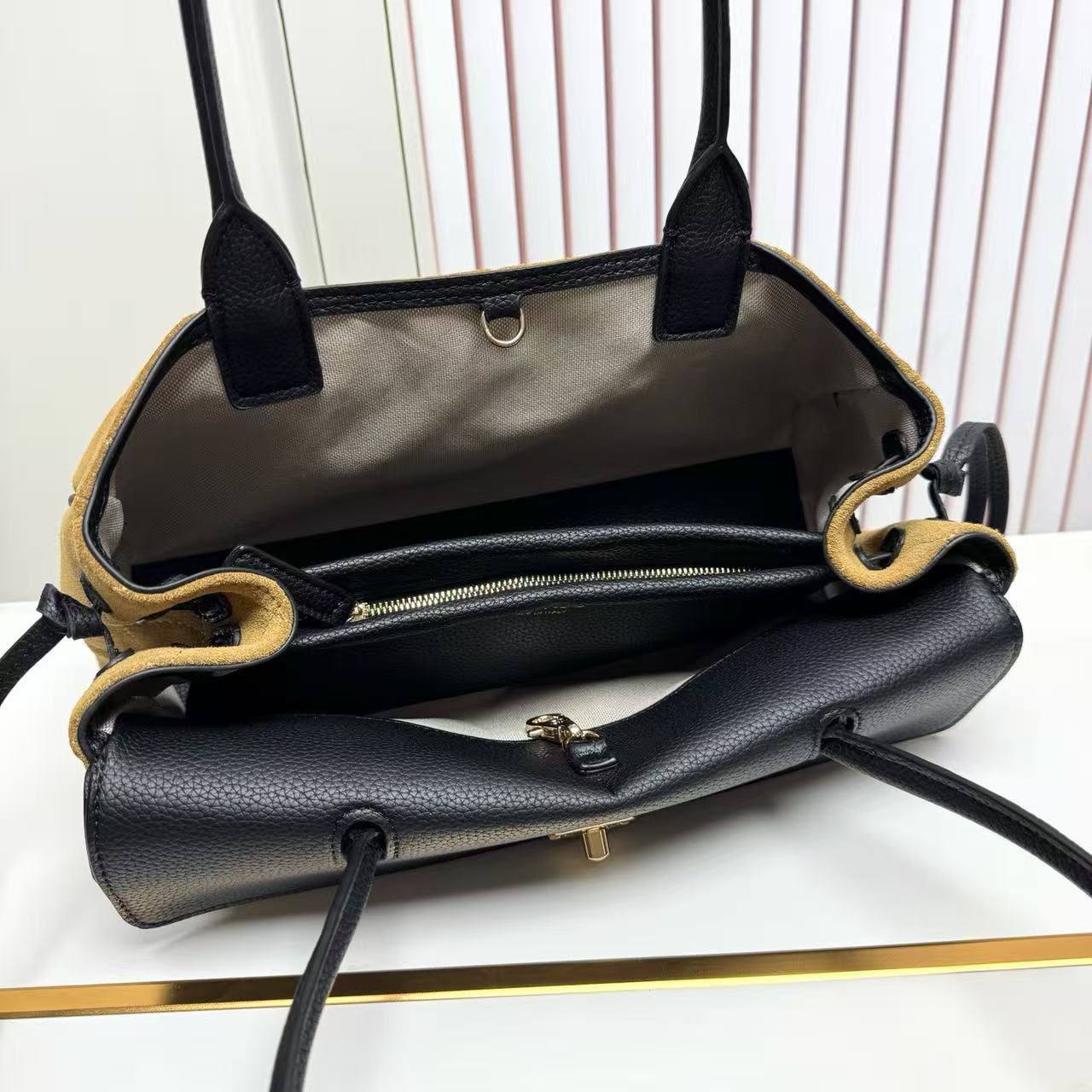 CHANEL 
MASTER QUALITY
325 dhs🇦🇪🇦🇪

Zain39
♥️♥️♥️
