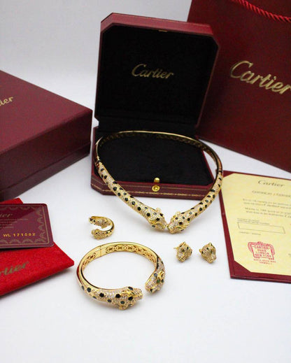 CARTIER MASTER✨💫
SET 
NECKLACE 
BANGLE 
EARRING 
RING 
380 DHS🇦🇪🇦🇪✨💫

Zain89
♥️♥️♥️