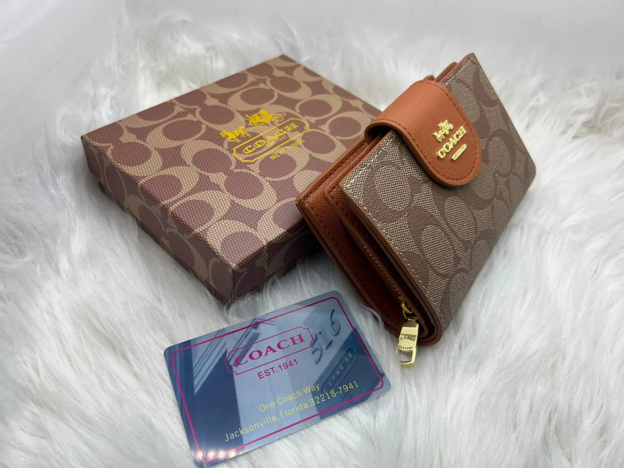 Wallets
60 dhs🇦🇪🇦🇪
with box

Zain182
♥️♥️♥️