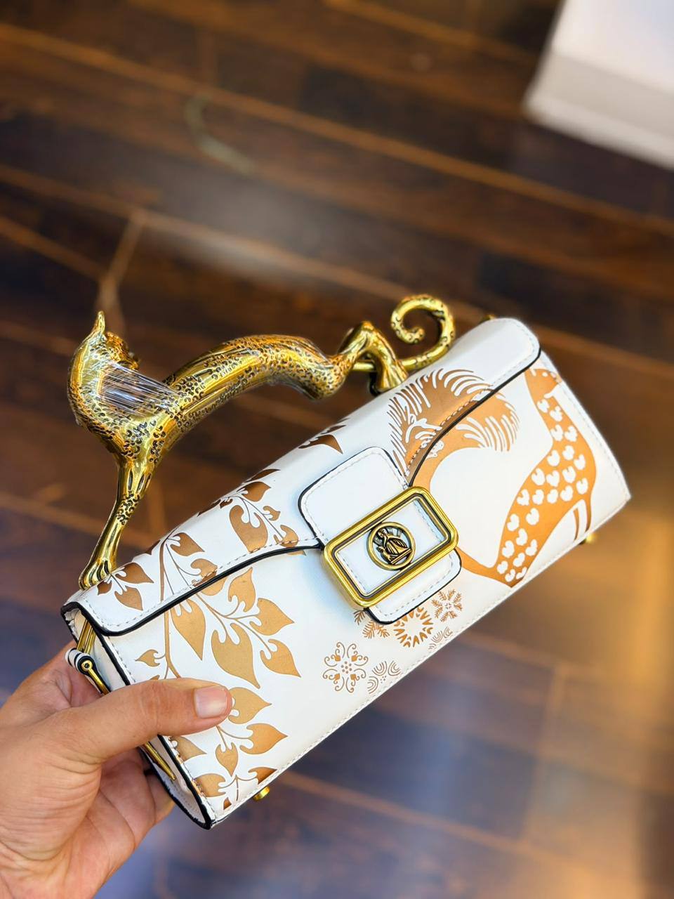 Lanvin

170 dhs

Zain175
♥️♥️♥️