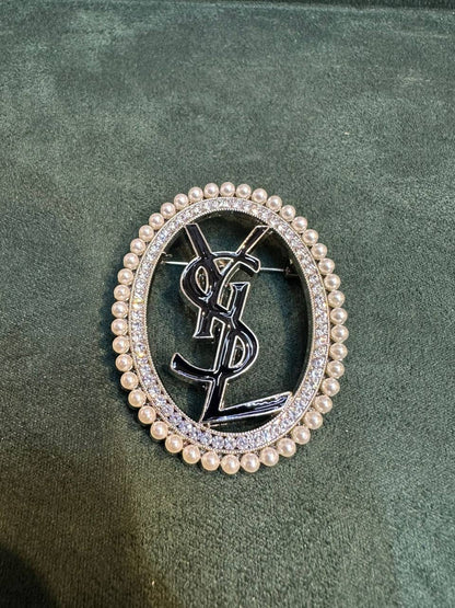 New arrival branded Brooches 

30 dhs🪙🌨️
40 dhs🪙🌨️

pc with branded box and paper bag🎁🎁🎁

Zain243
♥️♥️♥️