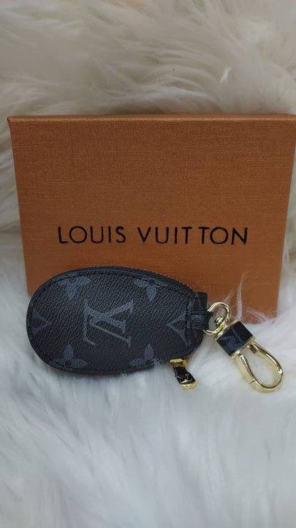 LV key holders & bags charm accessories
All sizes price 
55 dhs✅

Zain88
♥️♥️♥️