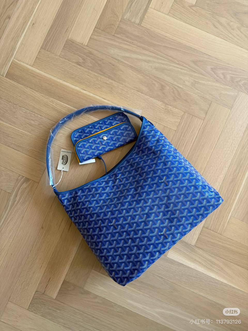 GOYARD
Size   42cm
90 dhs🪙💚
+paper bag

Zain04
♥️♥️♥️