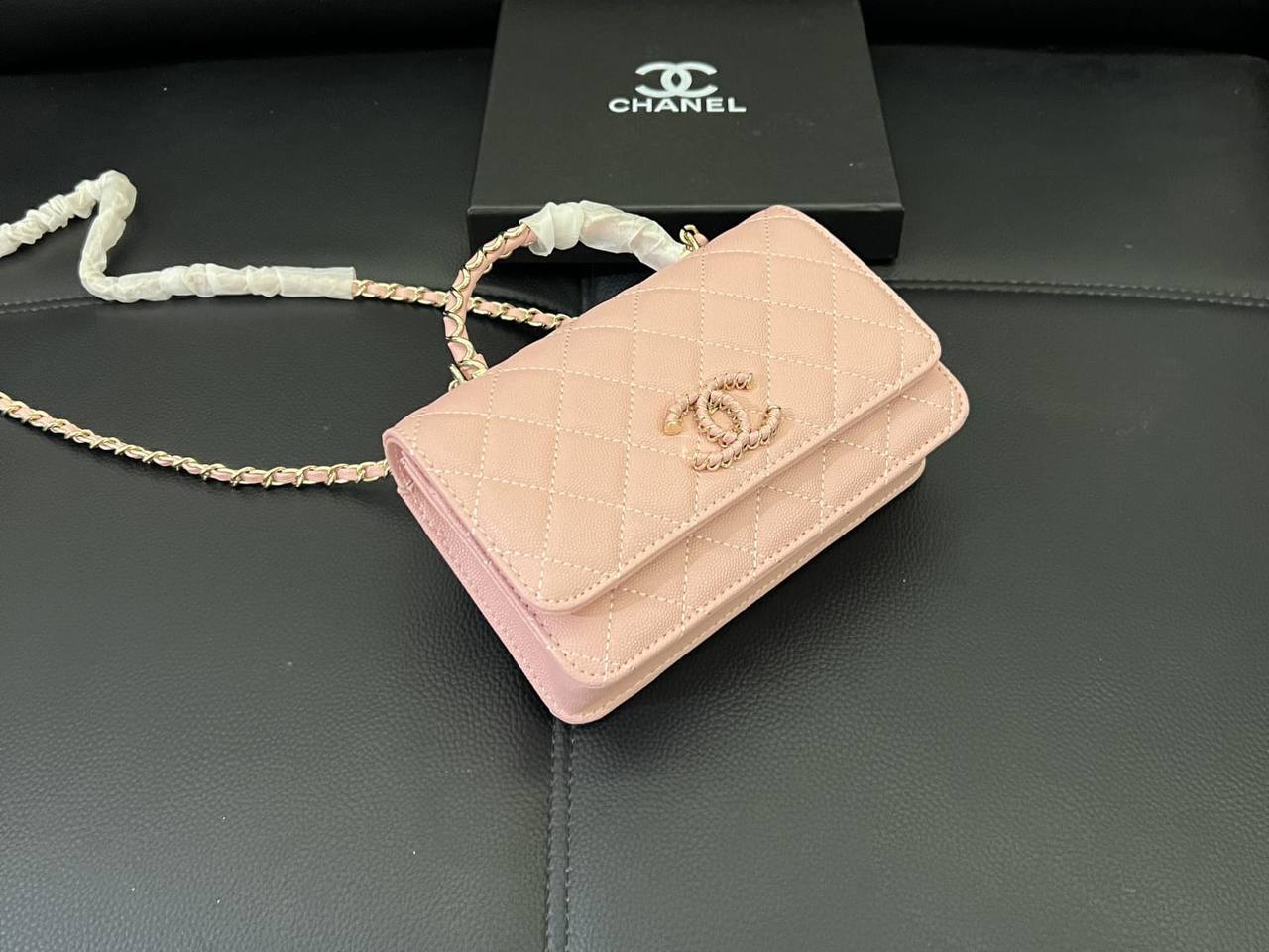 Chanel
100 dhs🇦🇪🇦🇪 
with box high quality20cm

Zain26
♥️♥️♥️