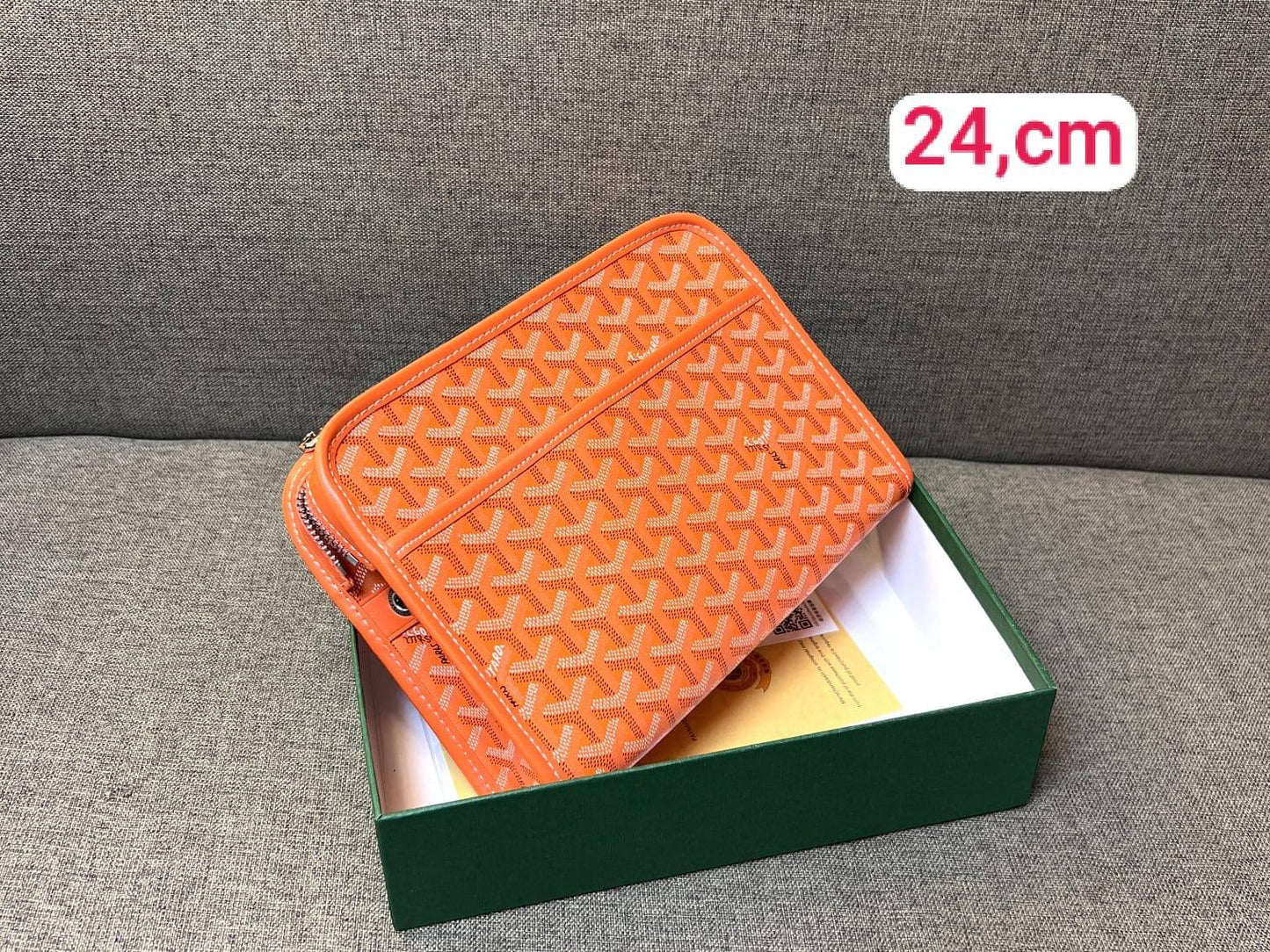 Clutch Bags
70 dhs✅
with box

Zain26
♥️♥️♥️