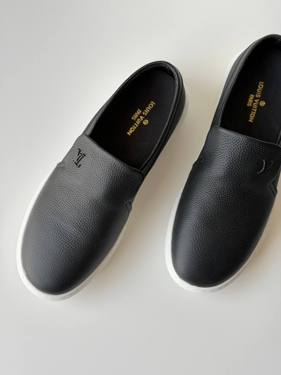 LV Pacific loafer
*AAA quality*
*size: 40 to 46*
590 dhs❣️

Zain185
♥️♥️♥️