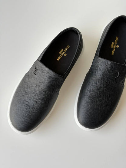 LV Pacific loafer
*AAA quality*
*size: 40 to 46*
590 dhs❣️

Zain185
♥️♥️♥️