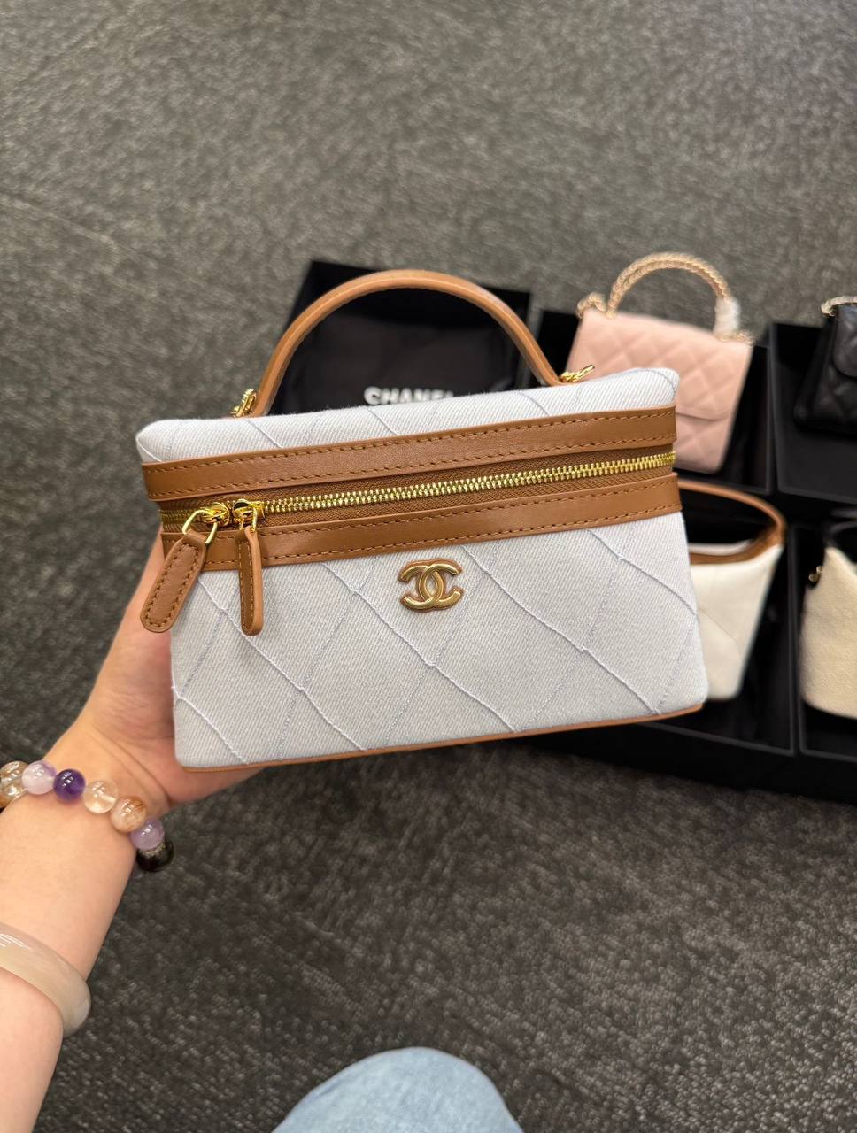 Super master

Lv
Chanel
Miu miu 

Zain313

For price contact whatsapp

00971507557372
♥️♥️♥️