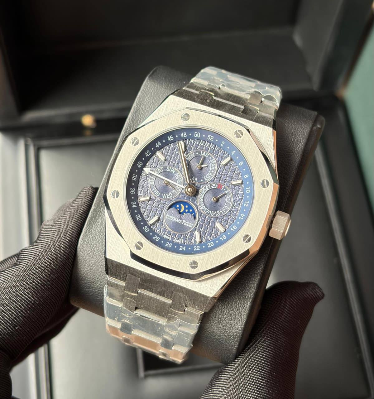 Ap watch for men good quality automatic 
400 dhs🌺

Zain59
♥️♥️♥️