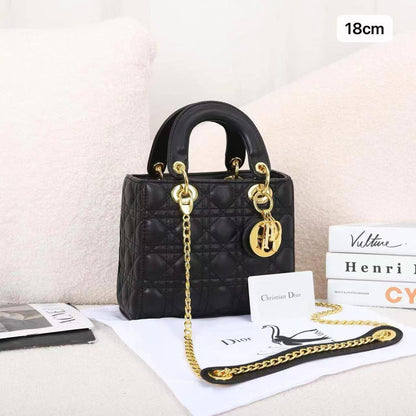 Lady Dior
1⃣️ First quality +🎁
Size : 18 * 14 cm

90 dhs🇦🇪🇦🇪

with box 🎁🎁

Zain115
♥️♥️♥️